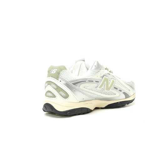 New Balance 204L Shoes