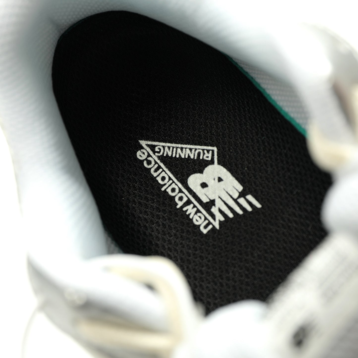 New Balance 204L Shoes