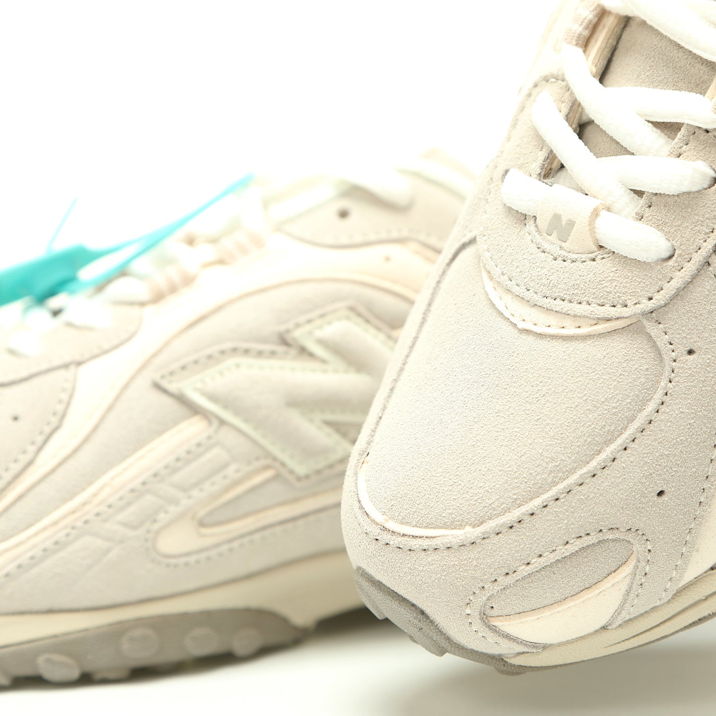 New Balance 204L Shoes