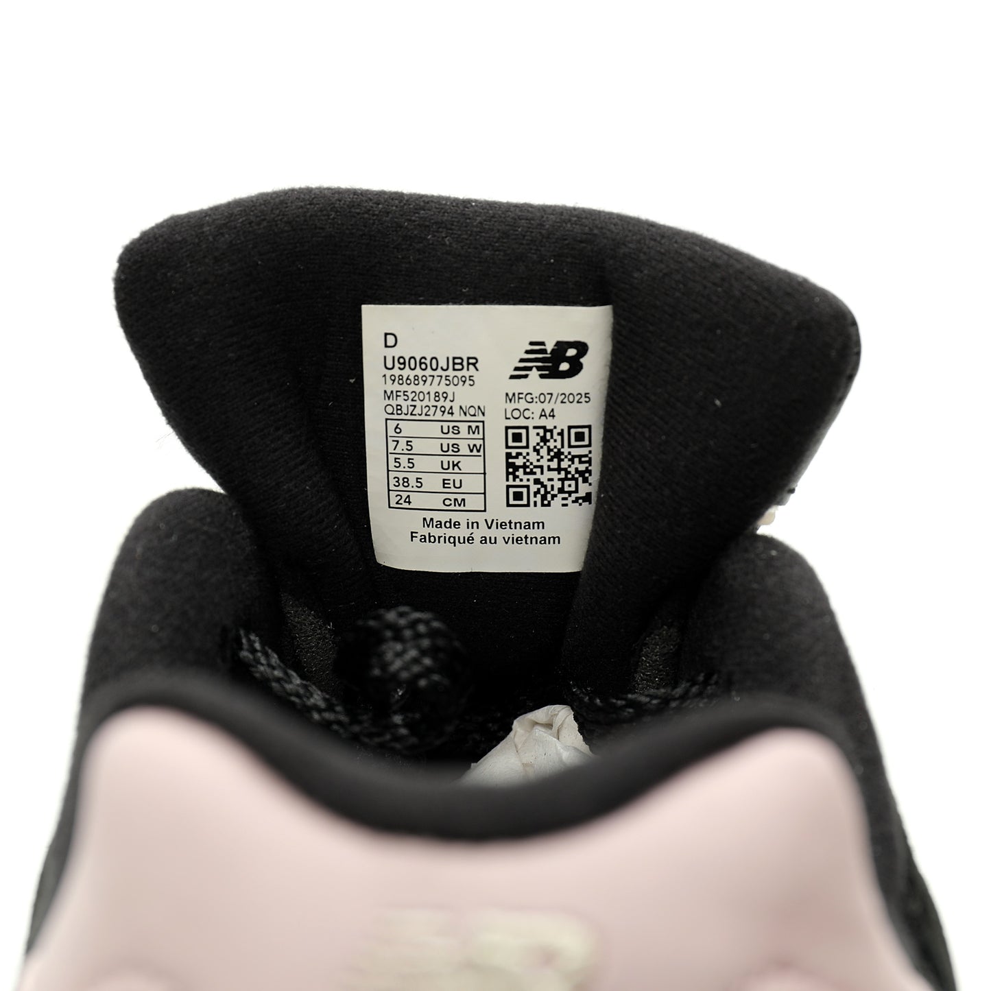 New Balance 9060 Sneaker   Black / Pink