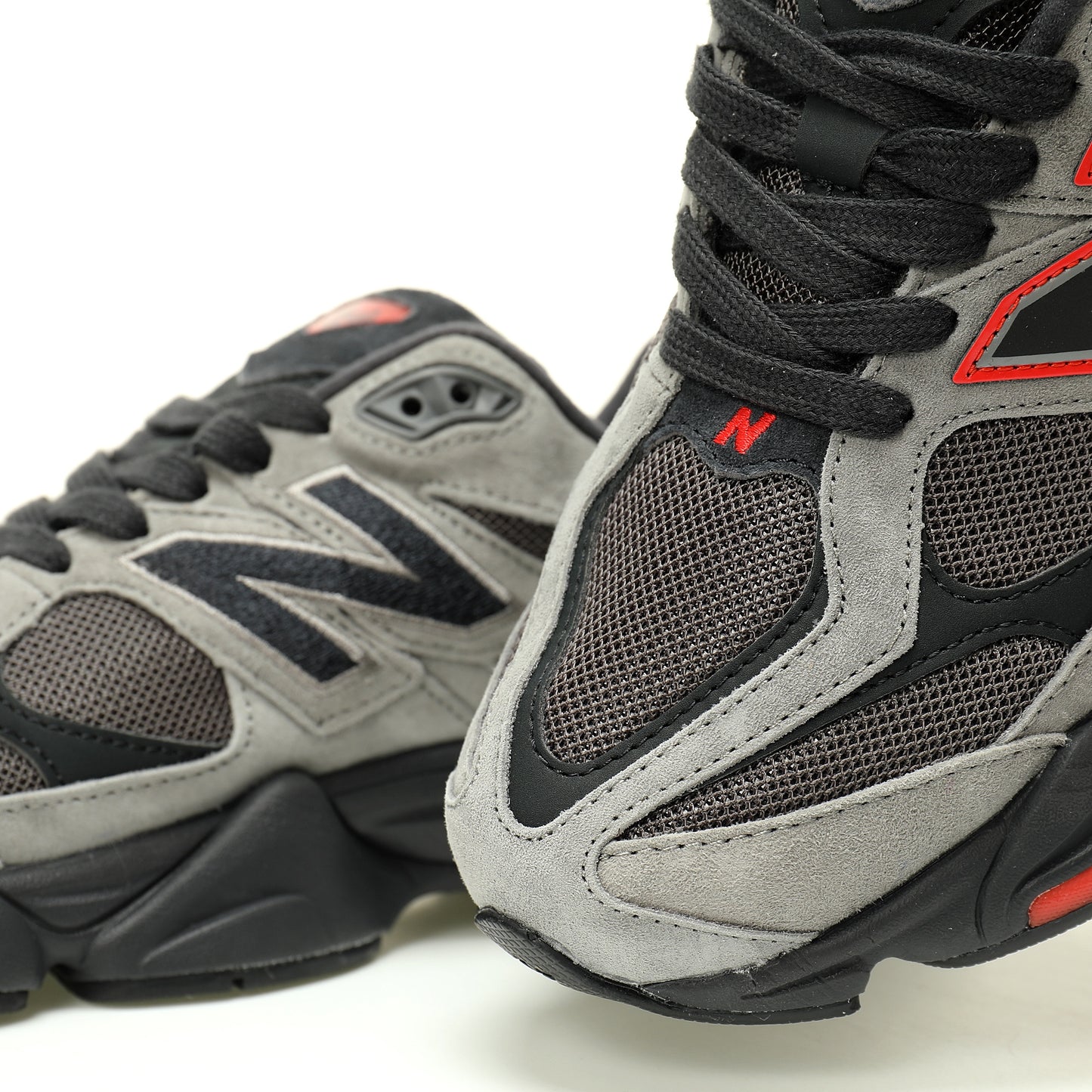 New Balance 9060 Sneaker    Grey / Red
