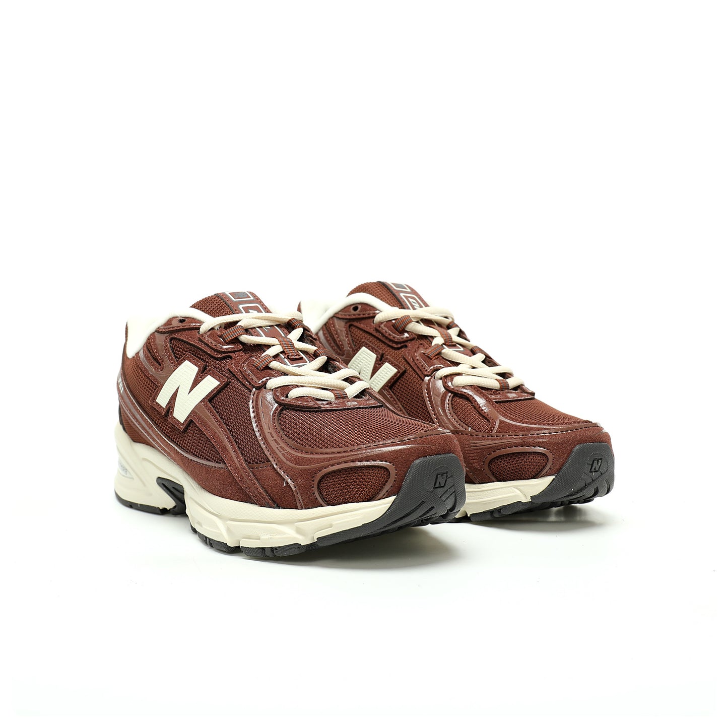 New Balance 740 Retro Sneakers