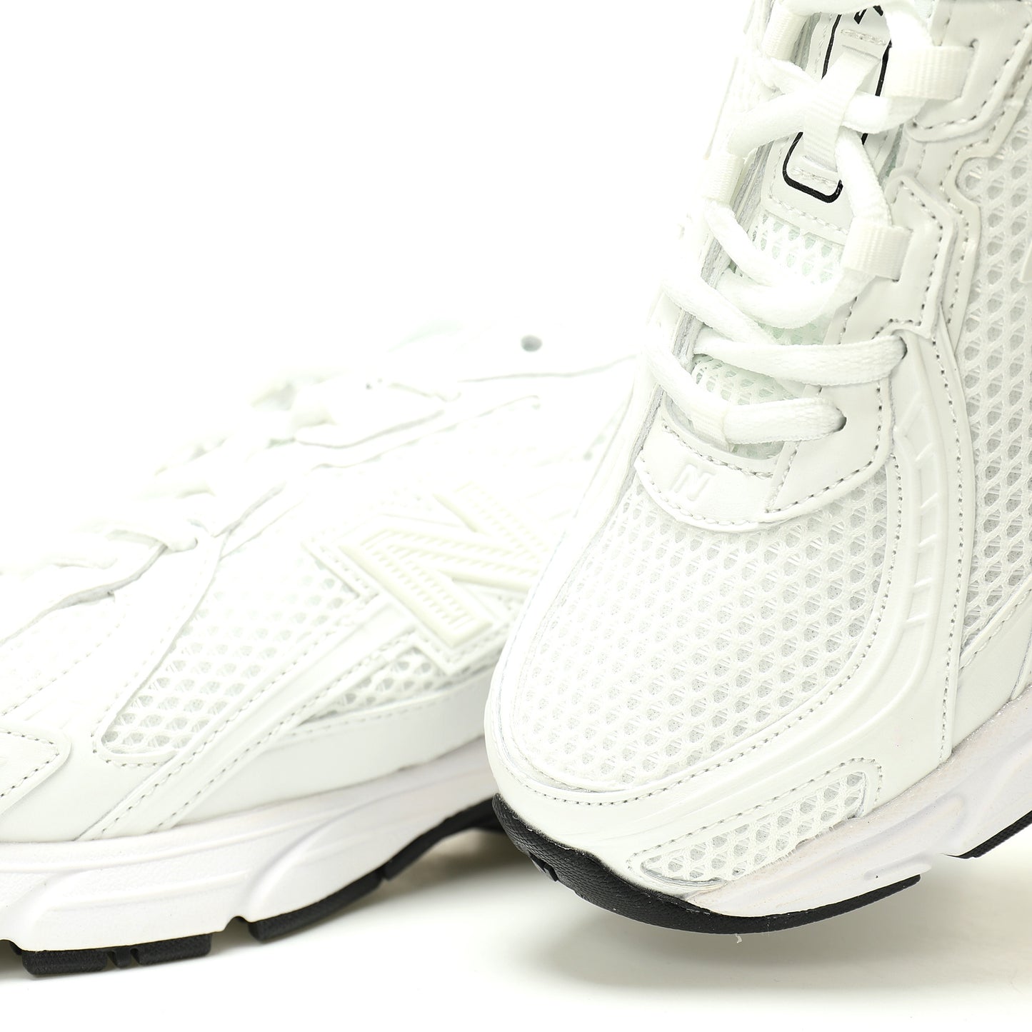 New Balance 740 Retro Sneakers