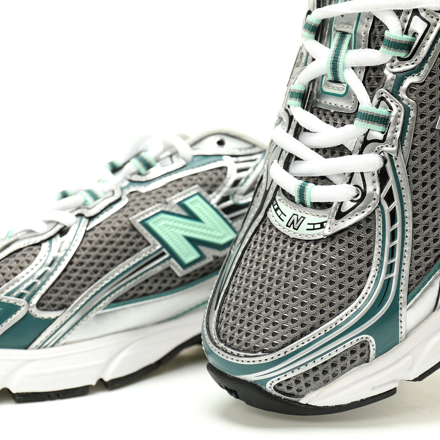 New Balance 740 Retro Sneakers