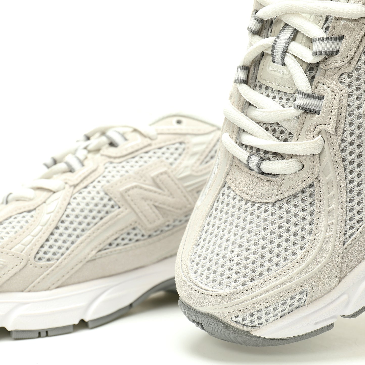 New Balance 740 Retro Sneakers