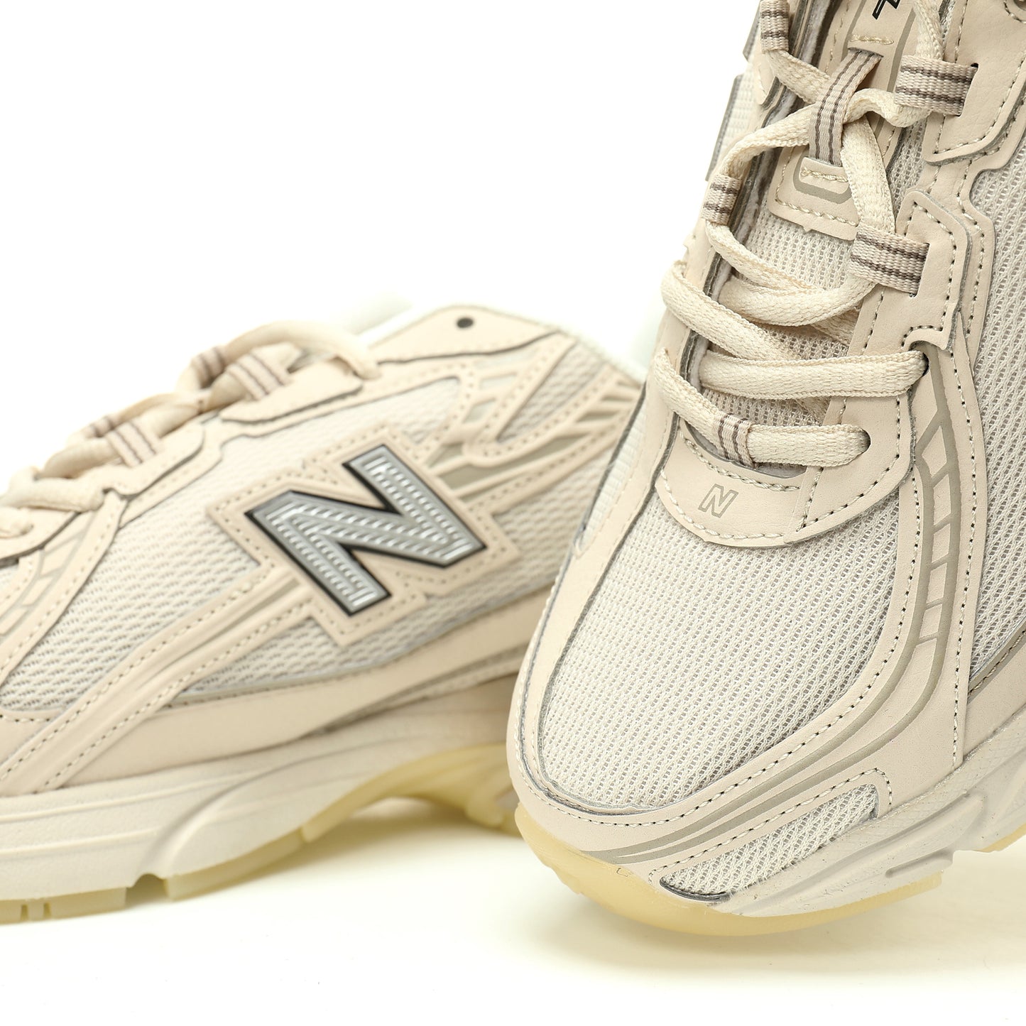 New Balance 740 Retro Sneakers