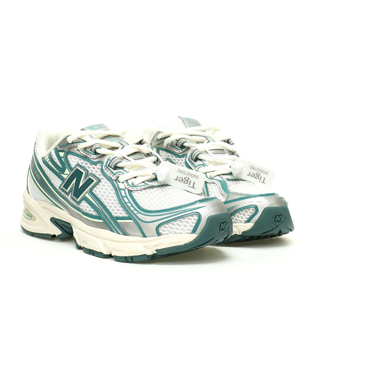 New Balance 740 Retro Sneakers