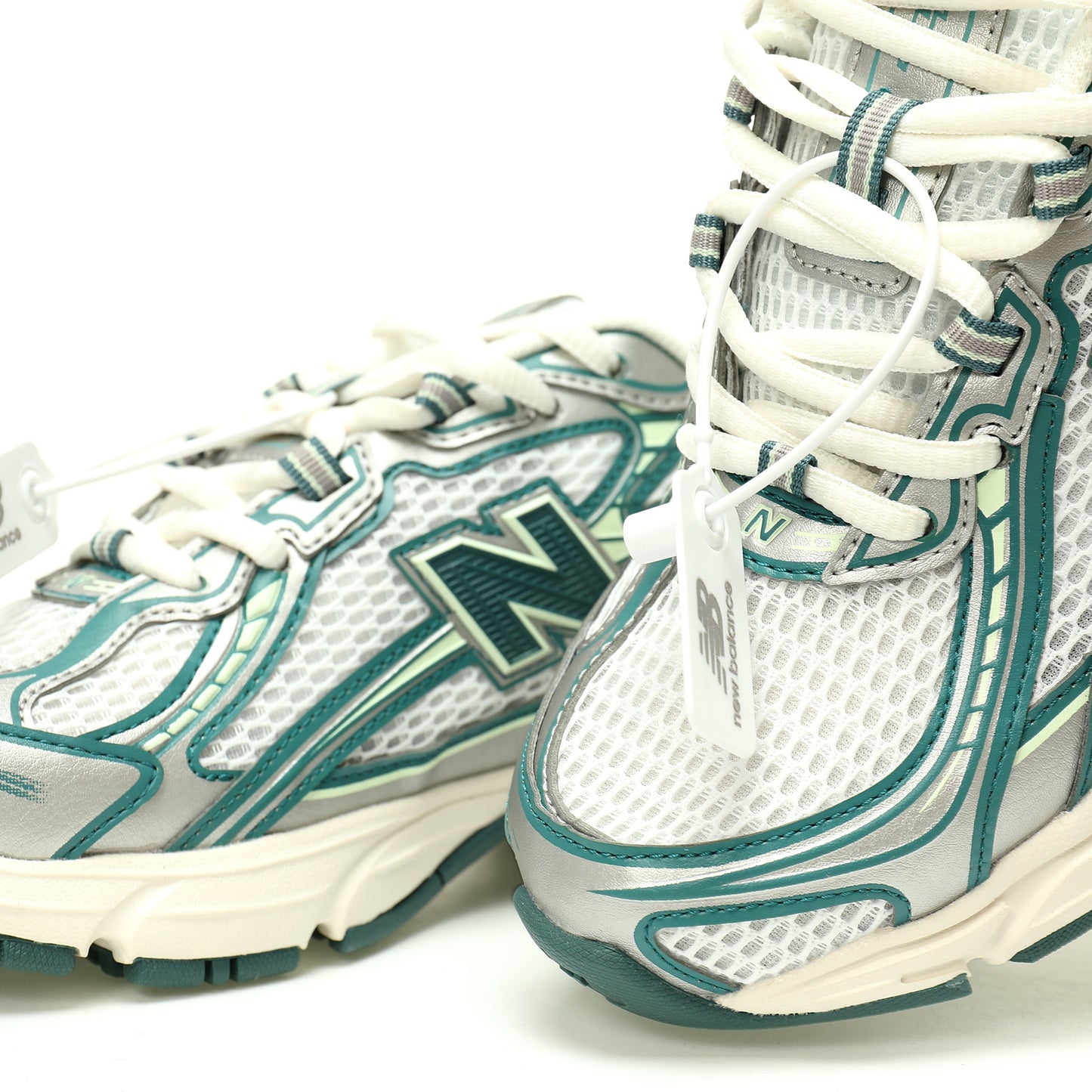 New Balance 740 Retro Sneakers