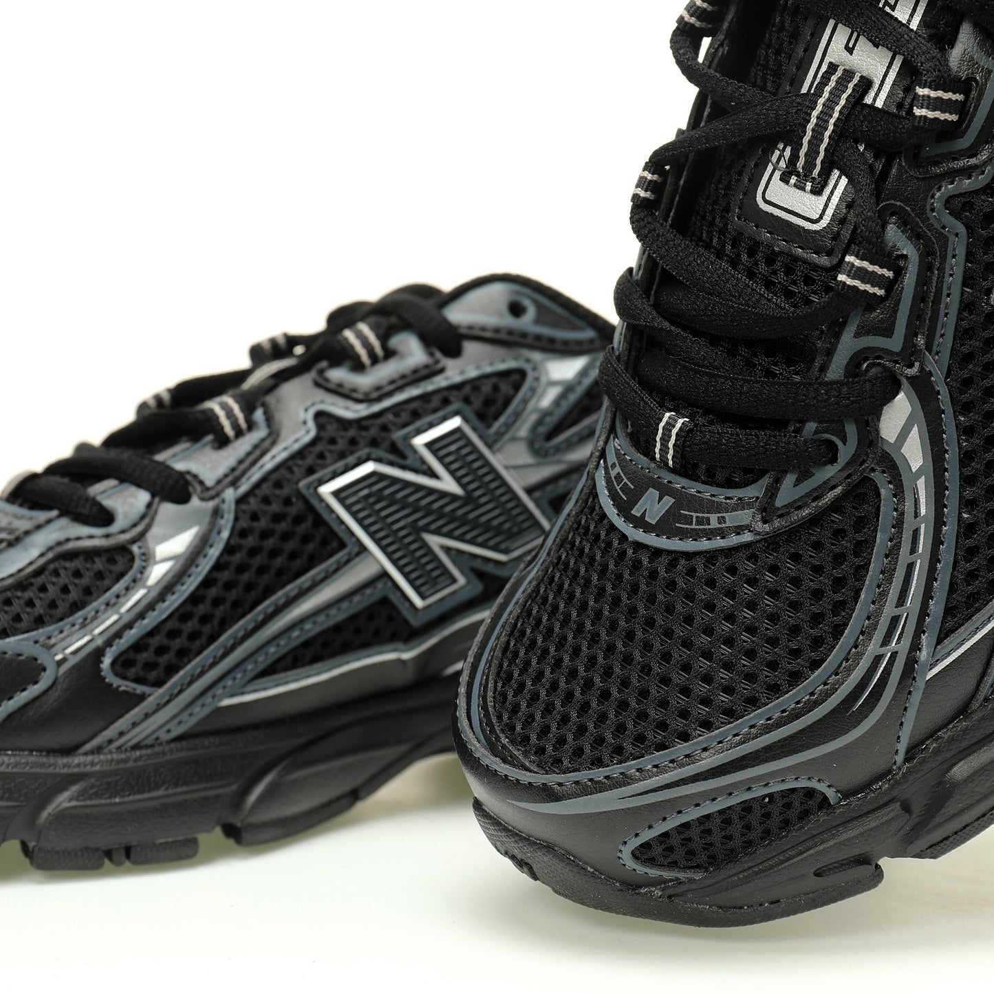 New Balance 740 Retro Sneakers
