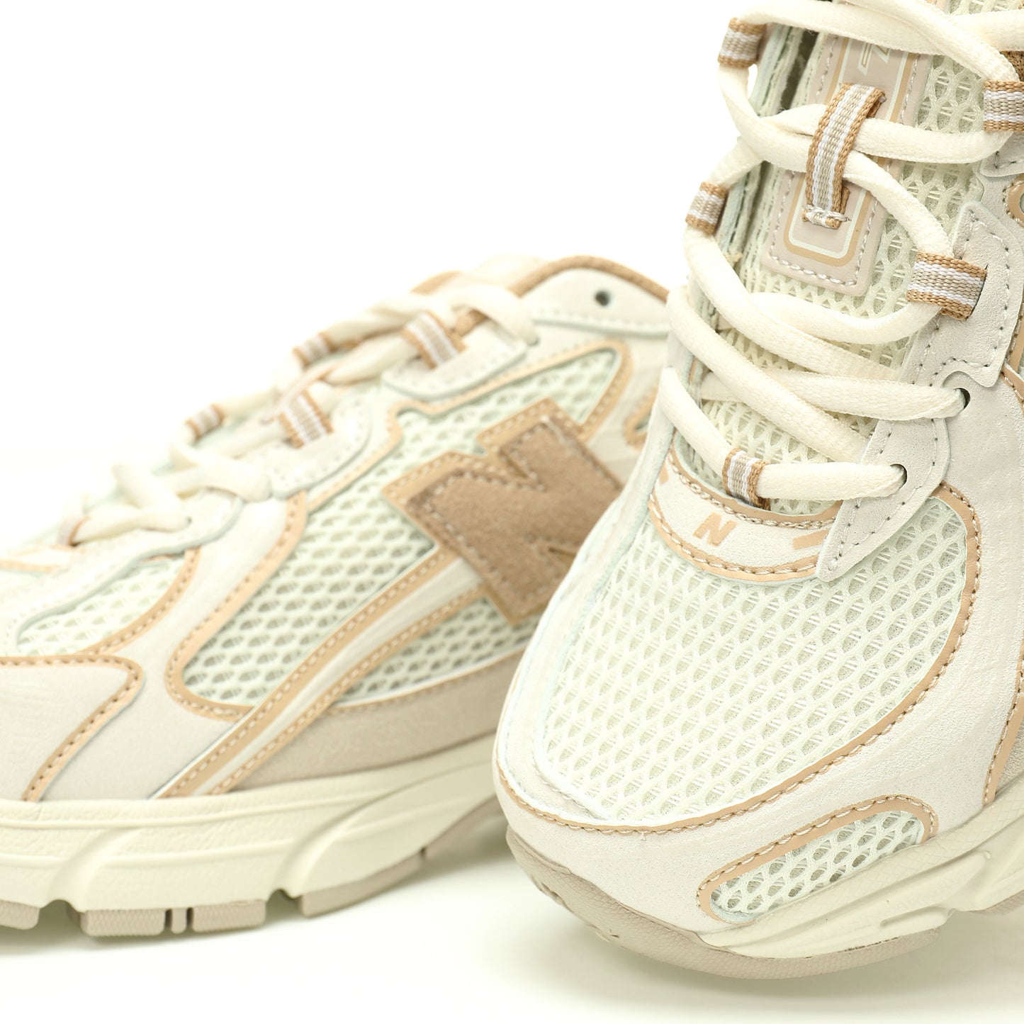 New Balance 740 Retro Sneakers