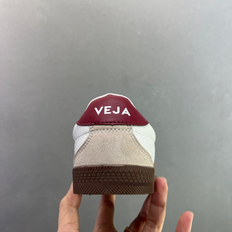 VEJA Leather Extra Sneakers