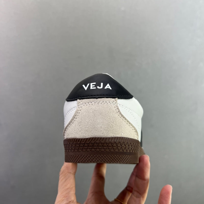 VEJA Leather Extra Sneakers