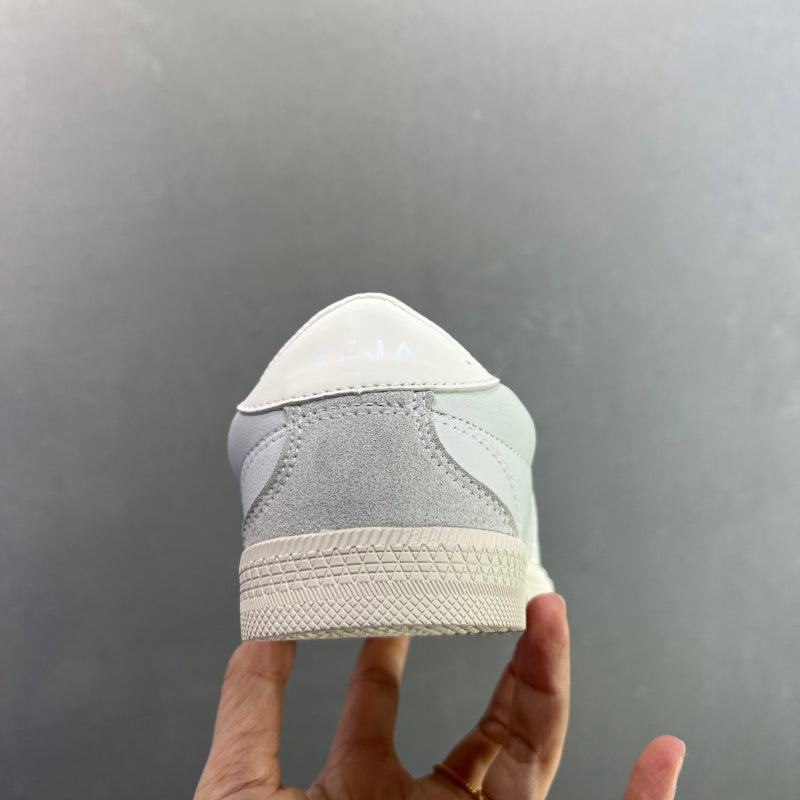 VEJA Leather Extra Sneakers
