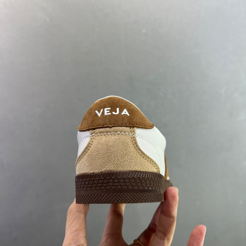 VEJA Leather Extra Sneakers